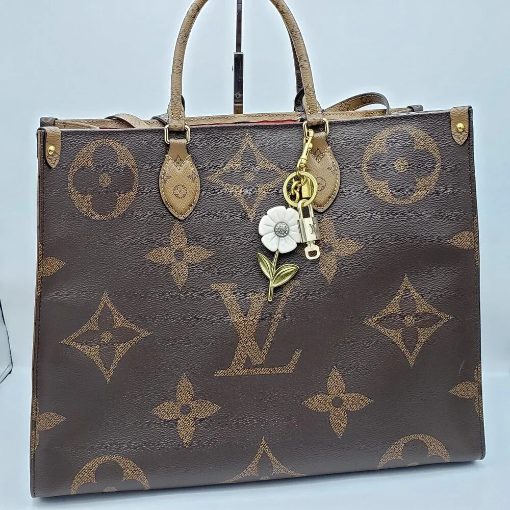 Authentic Louis Vuitton Lock & Key with Unbranded Flower Charm, Keychain - Picture 3 of 11